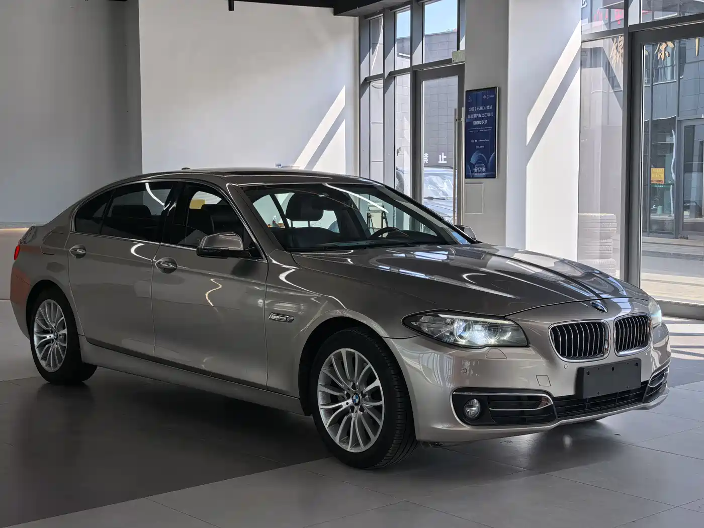 BMW 5 Series 2017 525Li Luxury Design Package фото 3