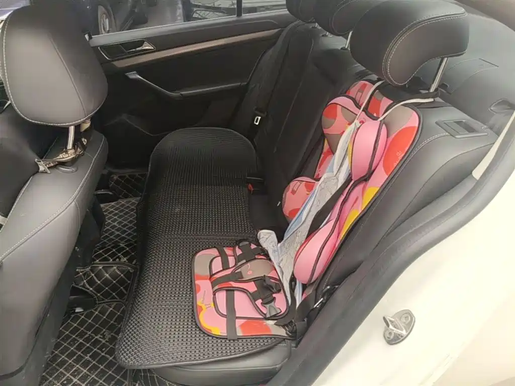 Volkswagen Lavida 2017 1.6L Automatic Comfort Edition фото 17