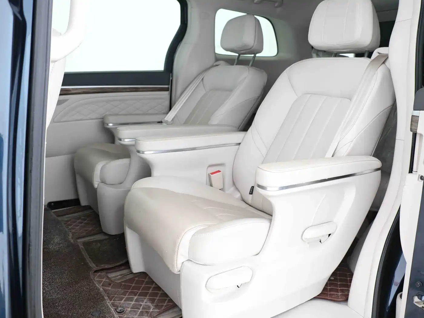 GAC Trumpchi Trumpchi M8 2018 320T Exclusive Edition фото 12
