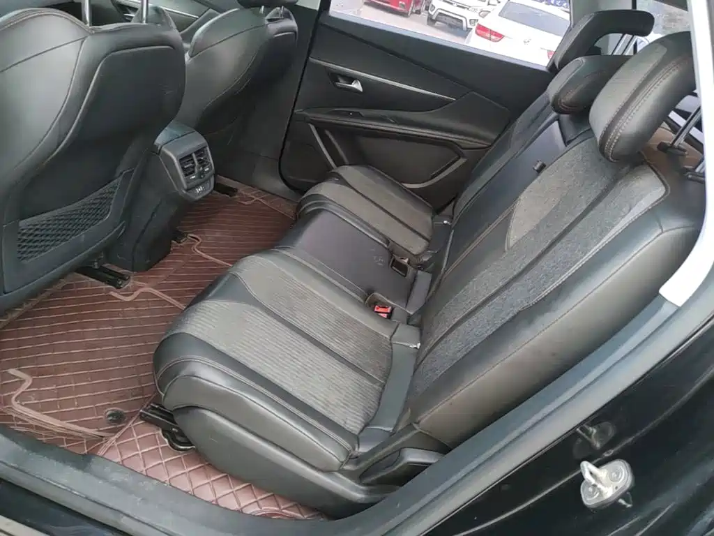 Photo 17 - Peugeot 5008