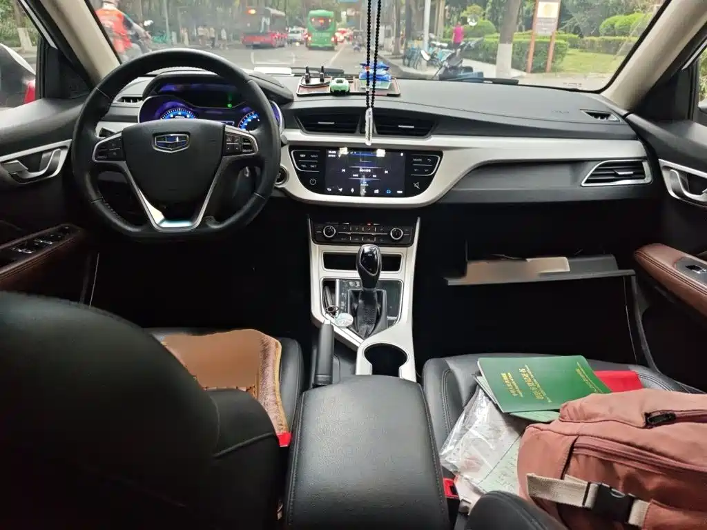 Фото 13 - Geely Vision
