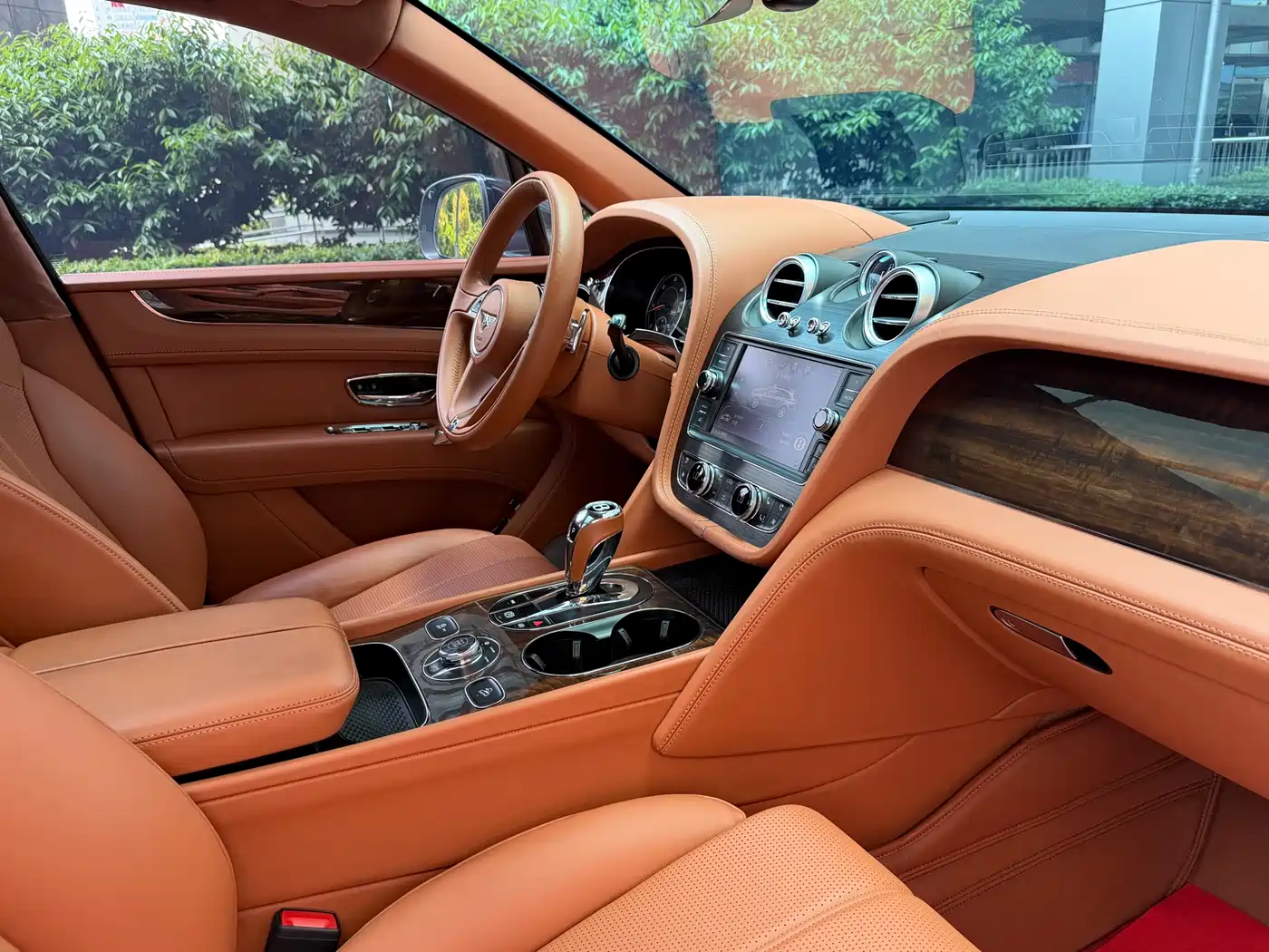 Bentley Bentayga фото 10
