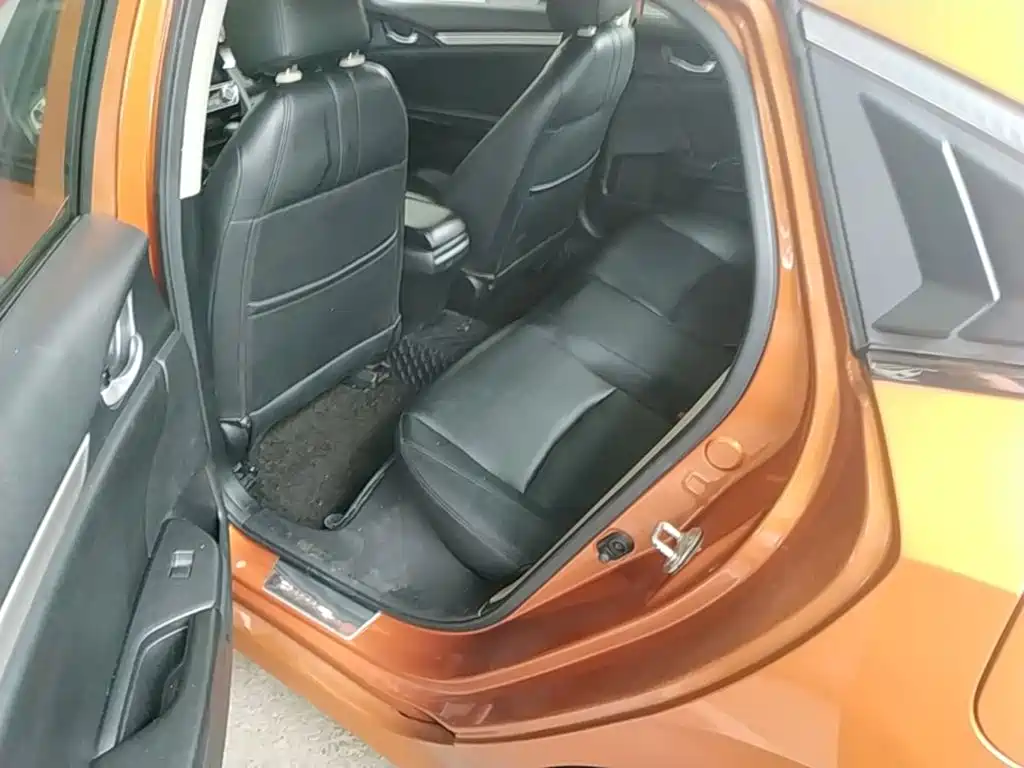 Фото 22 - Honda Civic