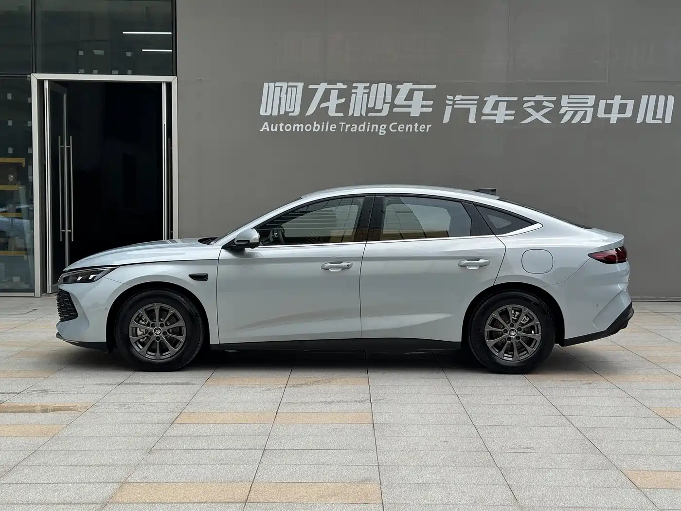 BYD Qin L 2025 DM-i Smart Drive Edition 80KM Leading фото 18
