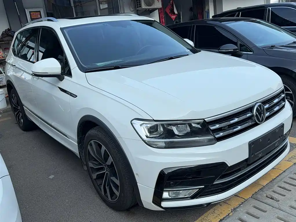 Volkswagen Tiguan L 2021 330TSI Automatic 2WD R-Line Premium фото 4