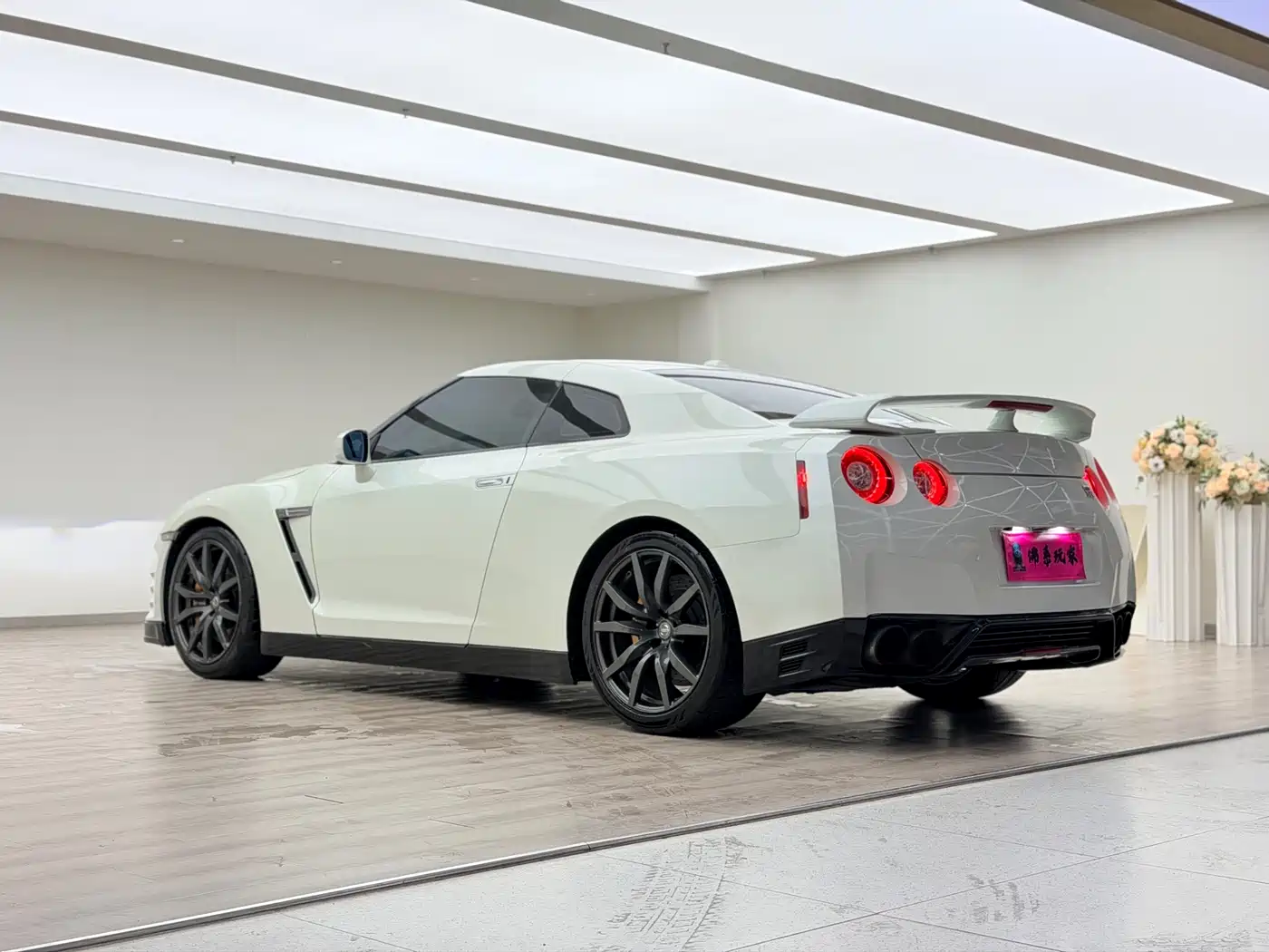 Nissan GT-R фото 4