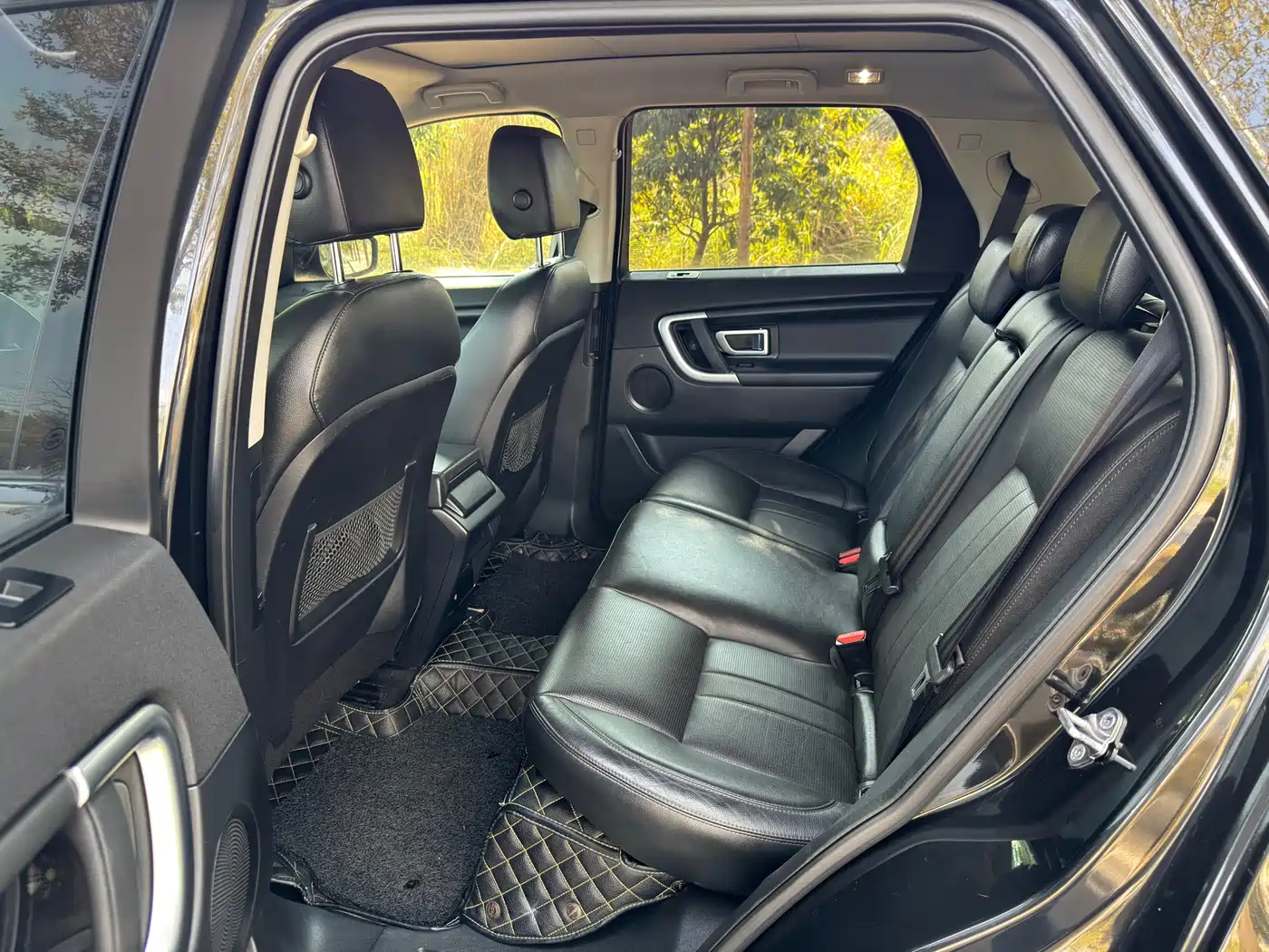 Land Rover Discovery Sport 2018 240PS SE Edition фото 6
