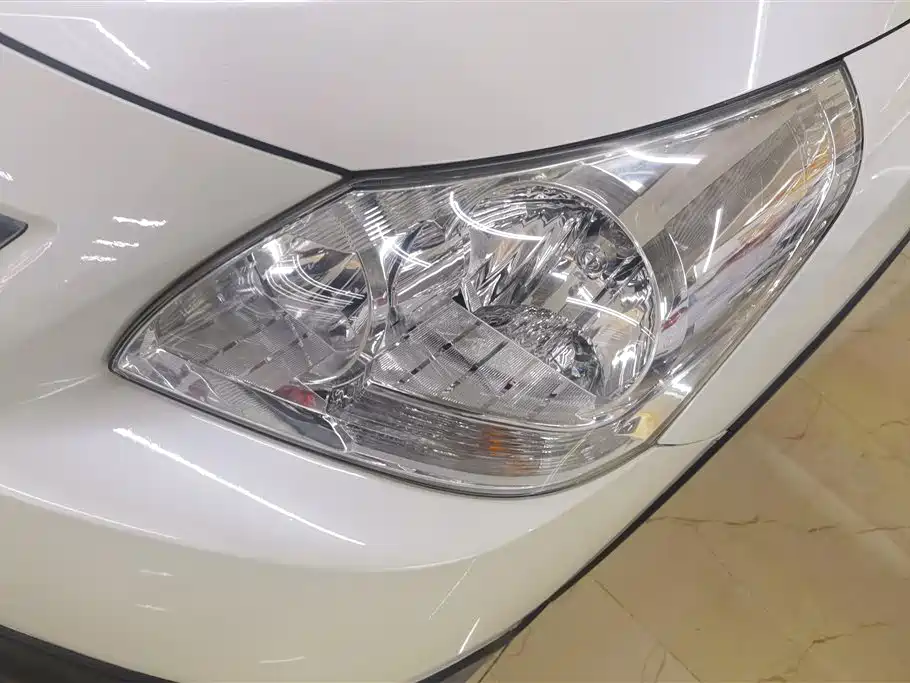 Toyota E'Z 2014 Xingyao 180E CVT Elite фото 5