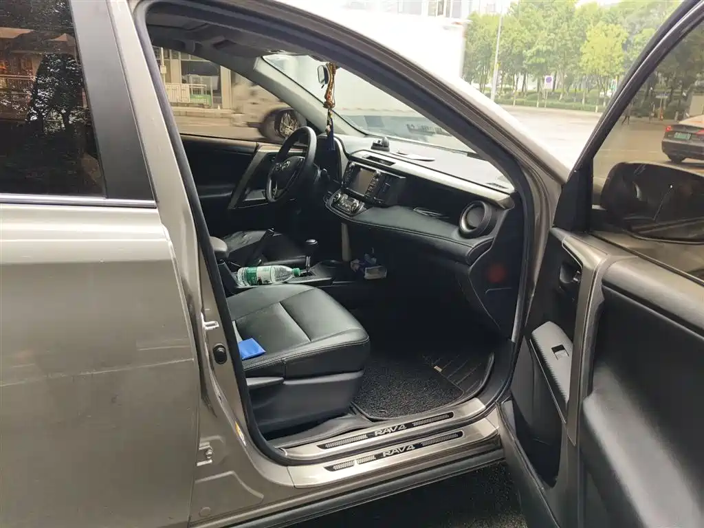 Toyota RAV4 Rongfang 2015 2.0L CVT 2WD Trend Edition фото 20