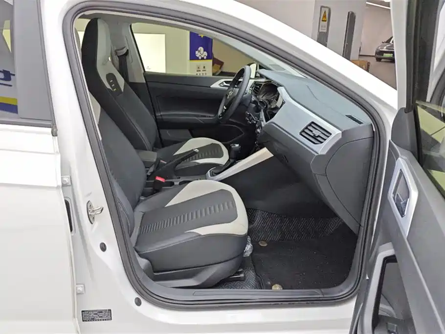 Volkswagen Polo 2021 Plus 1.5L Automatic Colorful Tech Edition фото 8