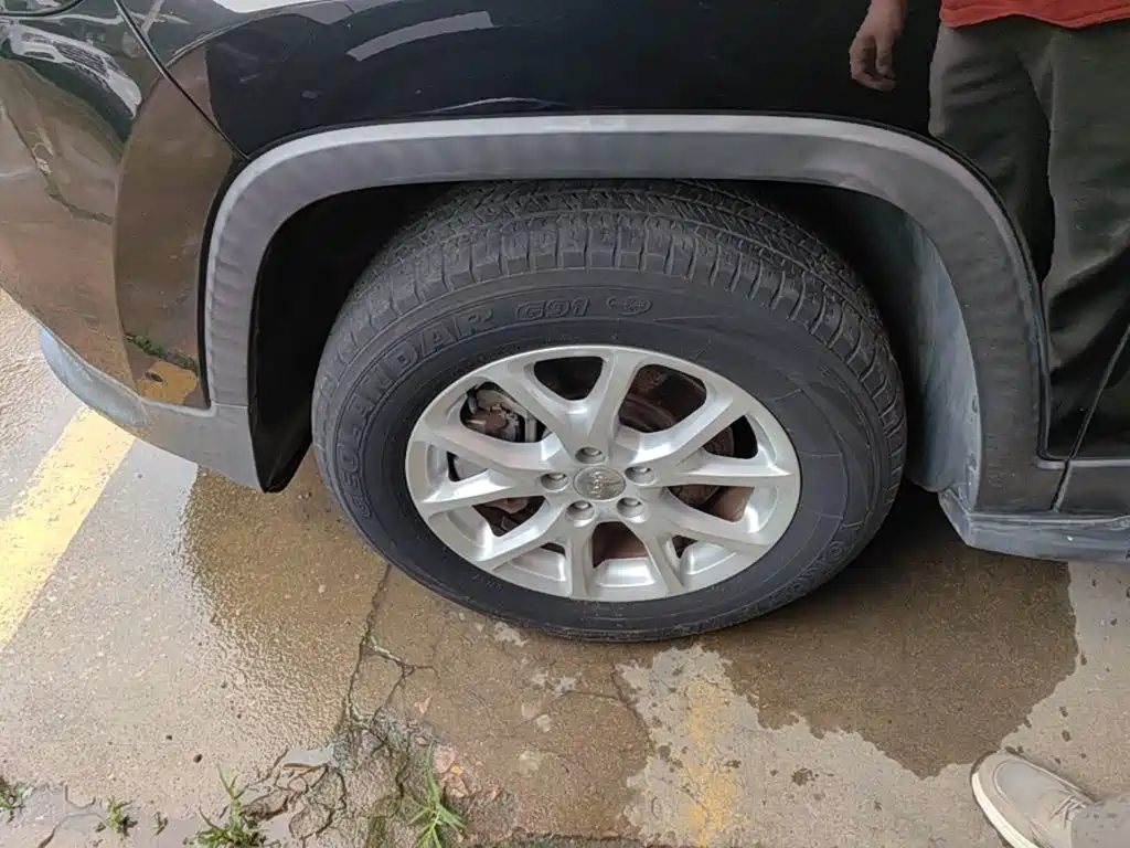 Фото 23 - Jeep Cherokee
