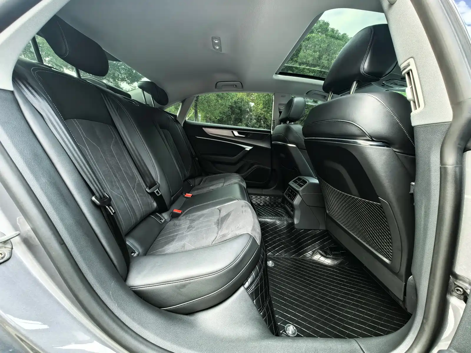 Photo 10 - Audi A7L