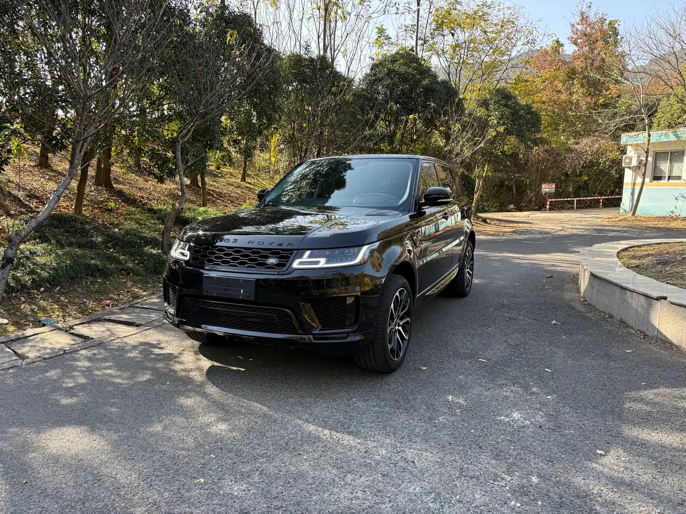Land Rover Range Rover Sport 2022 3.0 L6 Gloss Black Edition фото 2