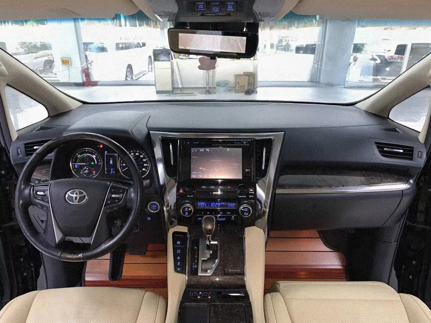 Toyota Alphard 2019 Hybrid 2.5L Premium Edition фото 11
