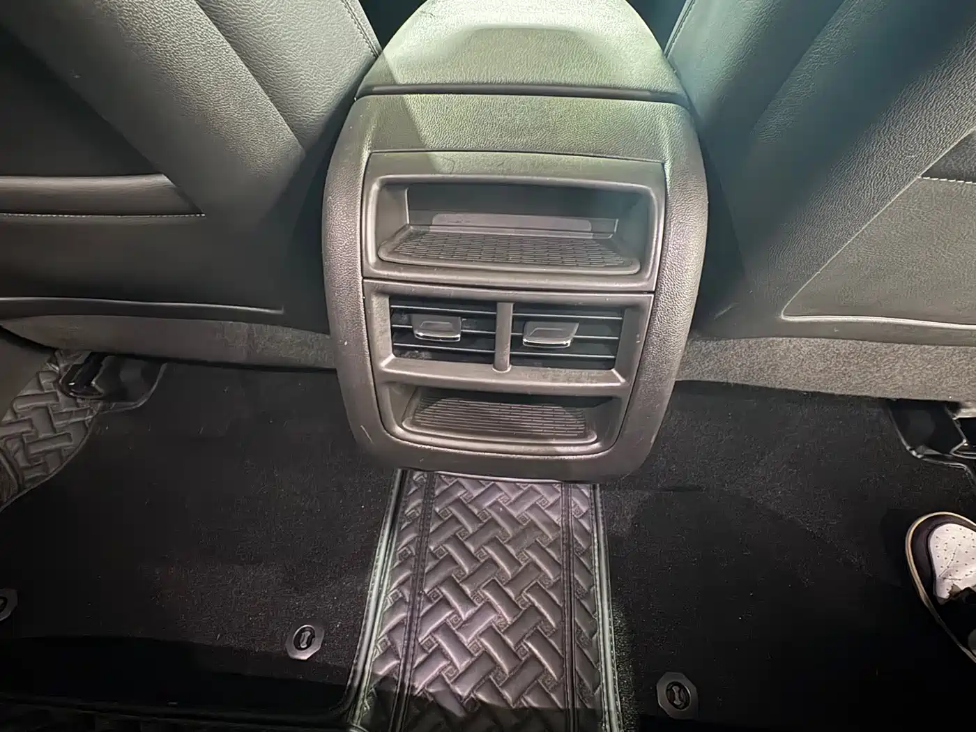 Cadillac XT5 2022 2.0T 2WD Luxury фото 11