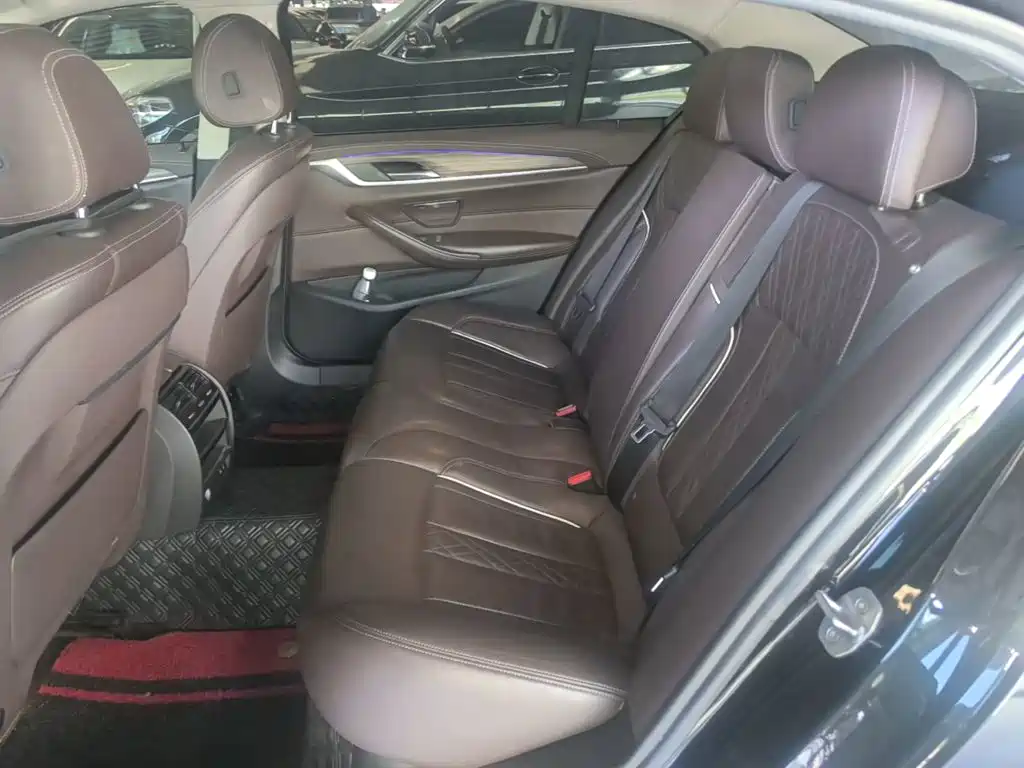 Photo 17 - BMW 5 Series