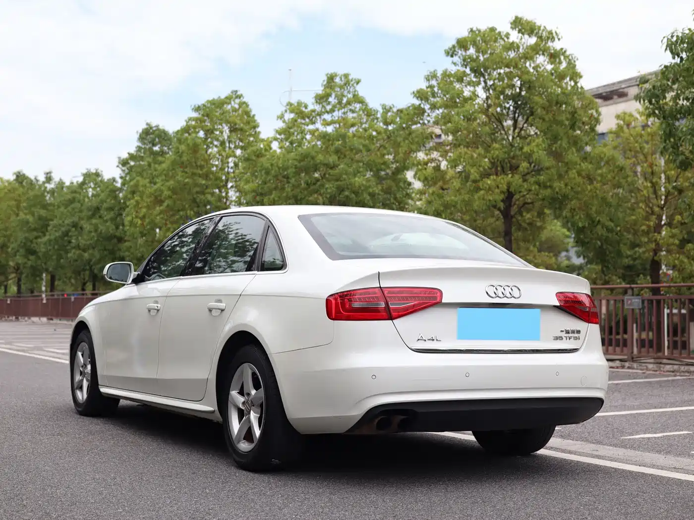 Фото 4 - Audi A4L