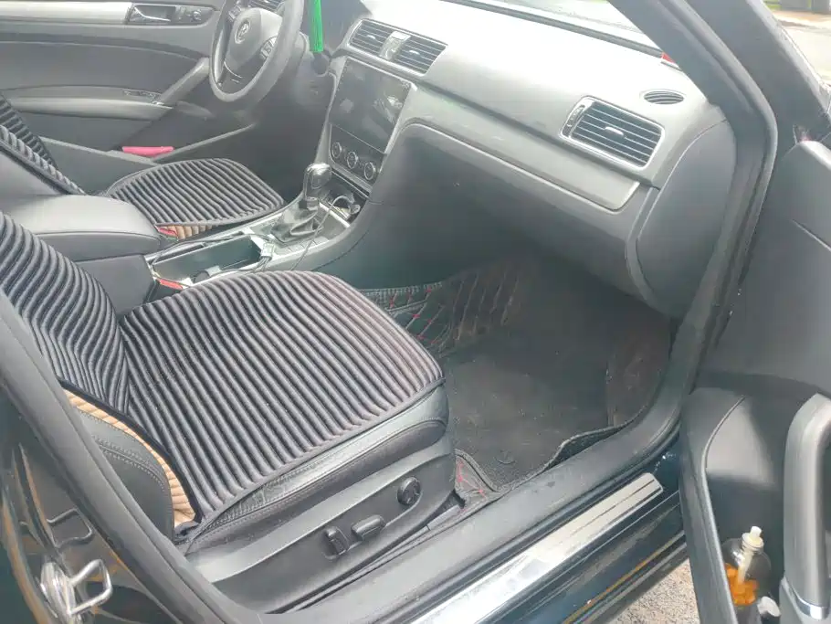 Photo 8 - Volkswagen Passat