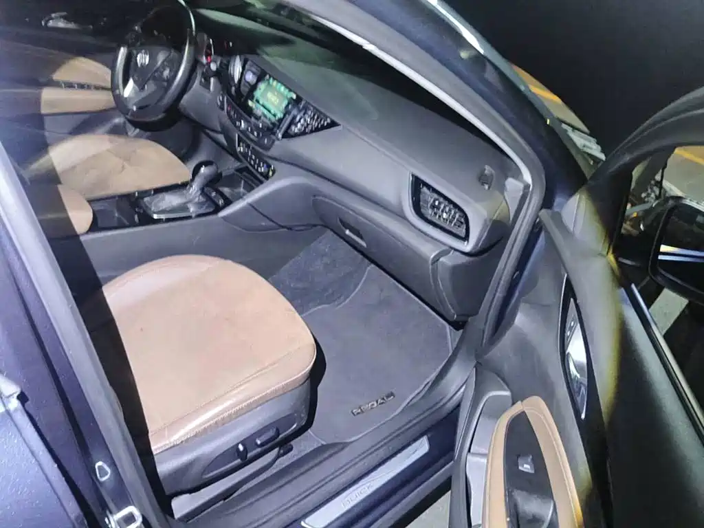 Photo 13 - Buick Regal