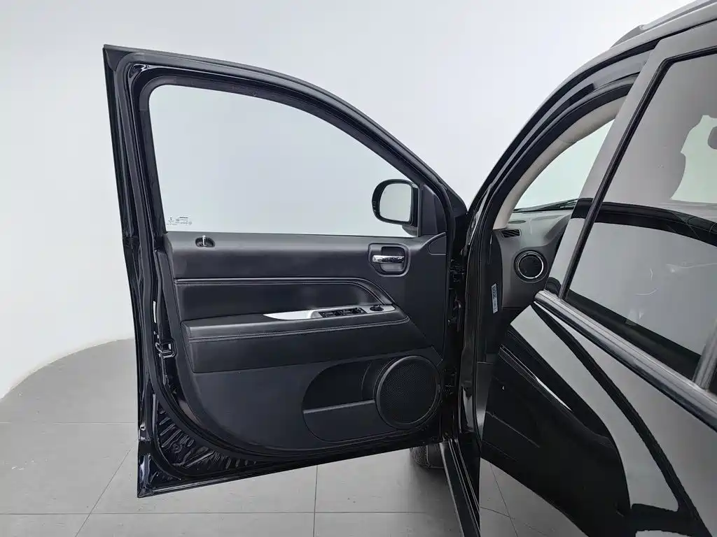Jeep Compass (Import) 2014 2014 Facelift 2.4L 4WD Comfort Edition