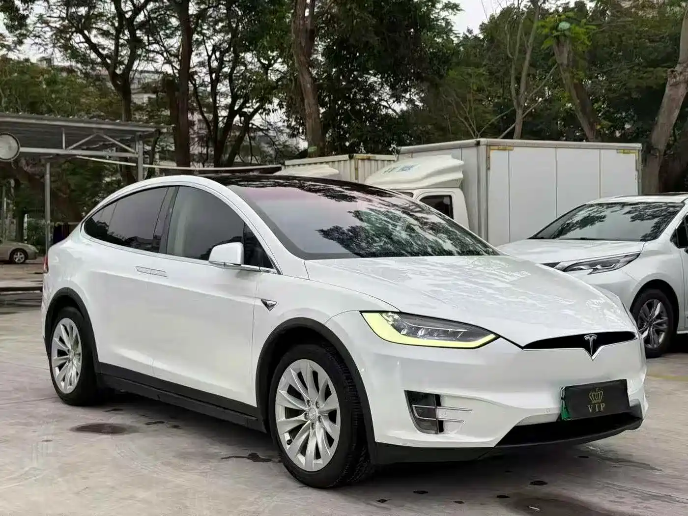TESLA MODEL X