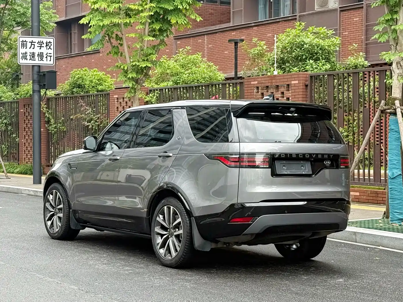 Land Rover Discovery 2021 360PS R-Dynamic SE фото 4