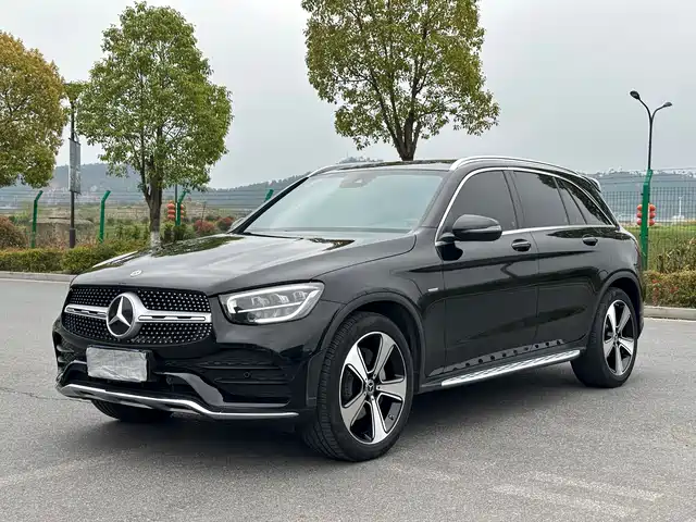 MERCEDES-BENZ GLC