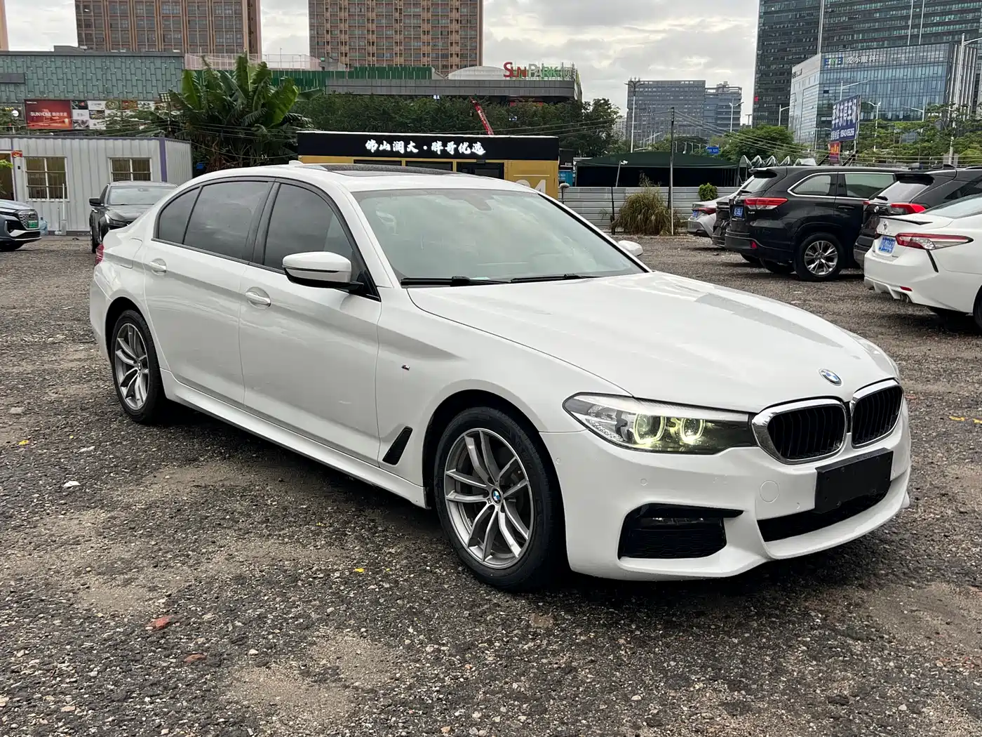 BMW 5 Series 2019 525Li M Sport Package фото 2