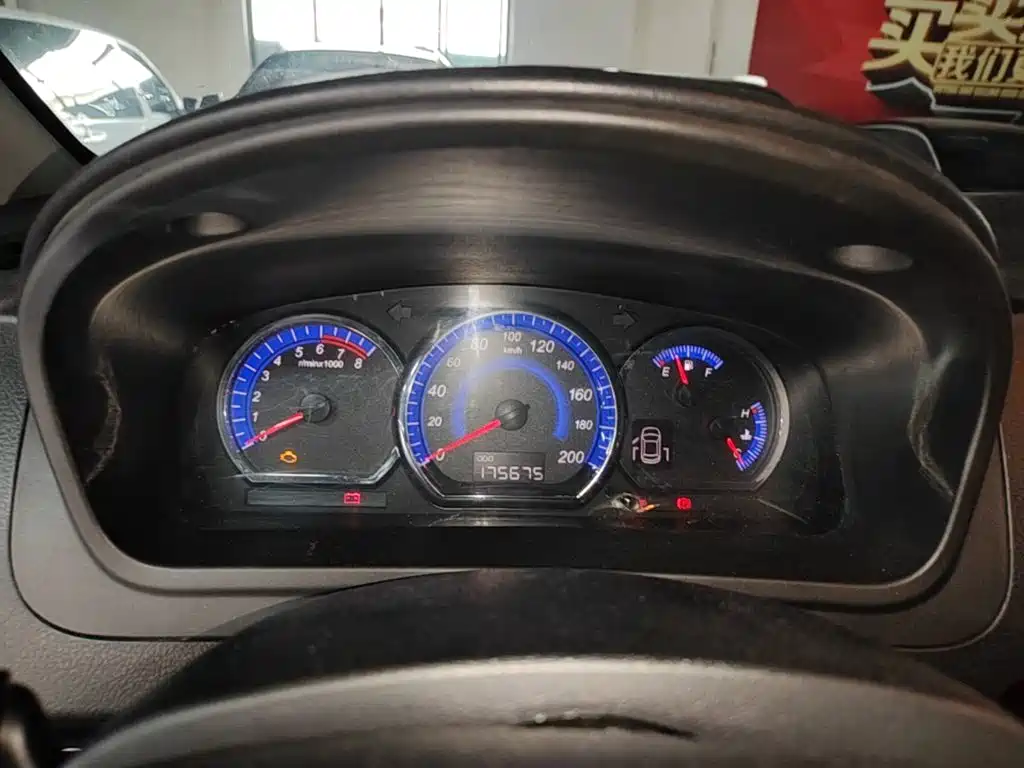 Dongfeng Fengxing Fengxing CM7 2015 2014 2.4L Manual Business Edition