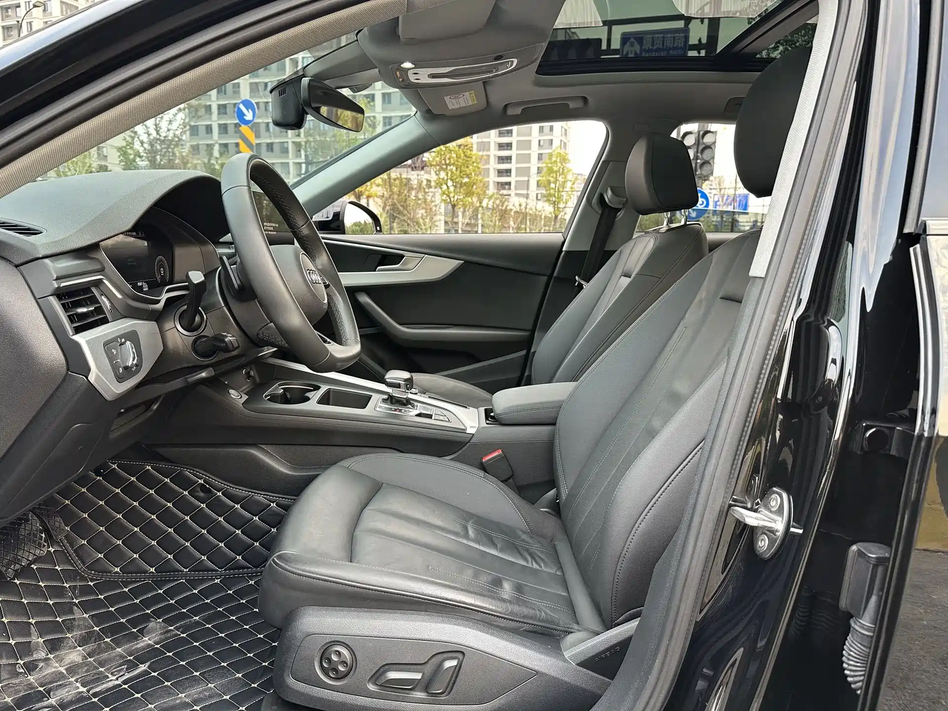 Photo 8 - Audi A4 (Import)