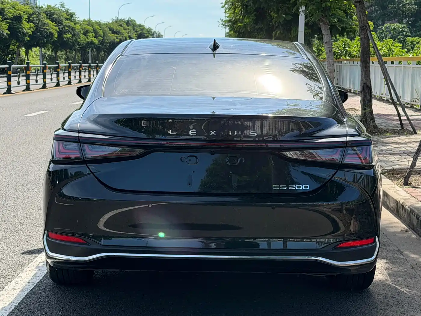 Lexus ES 2026 2025 200 Ultimate Edition