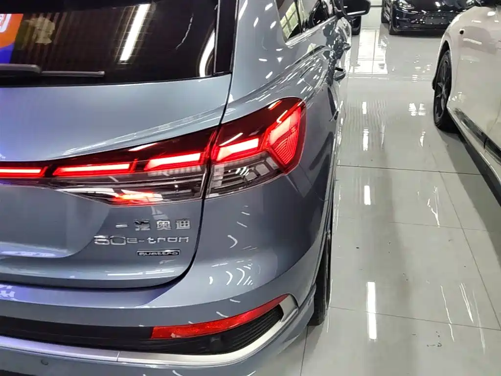 Audi Q4 e-tron 2022 50 e-tron quattro Innovation Edition фото 8
