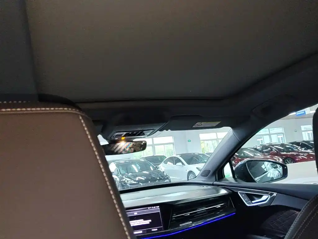 Audi Q4 e-tron 2022 50 e-tron quattro Innovation Edition фото 18