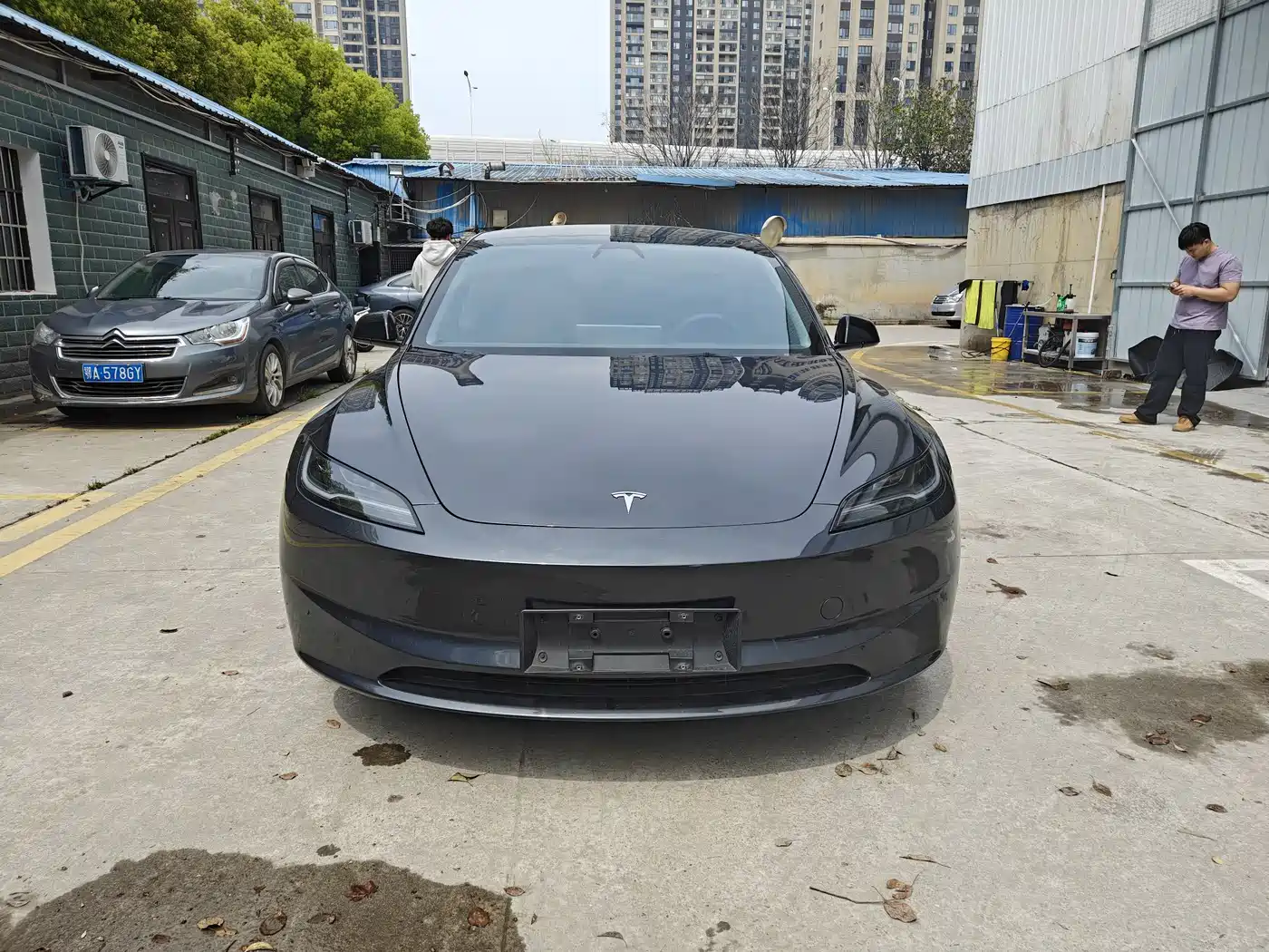 TESLA MODEL 3