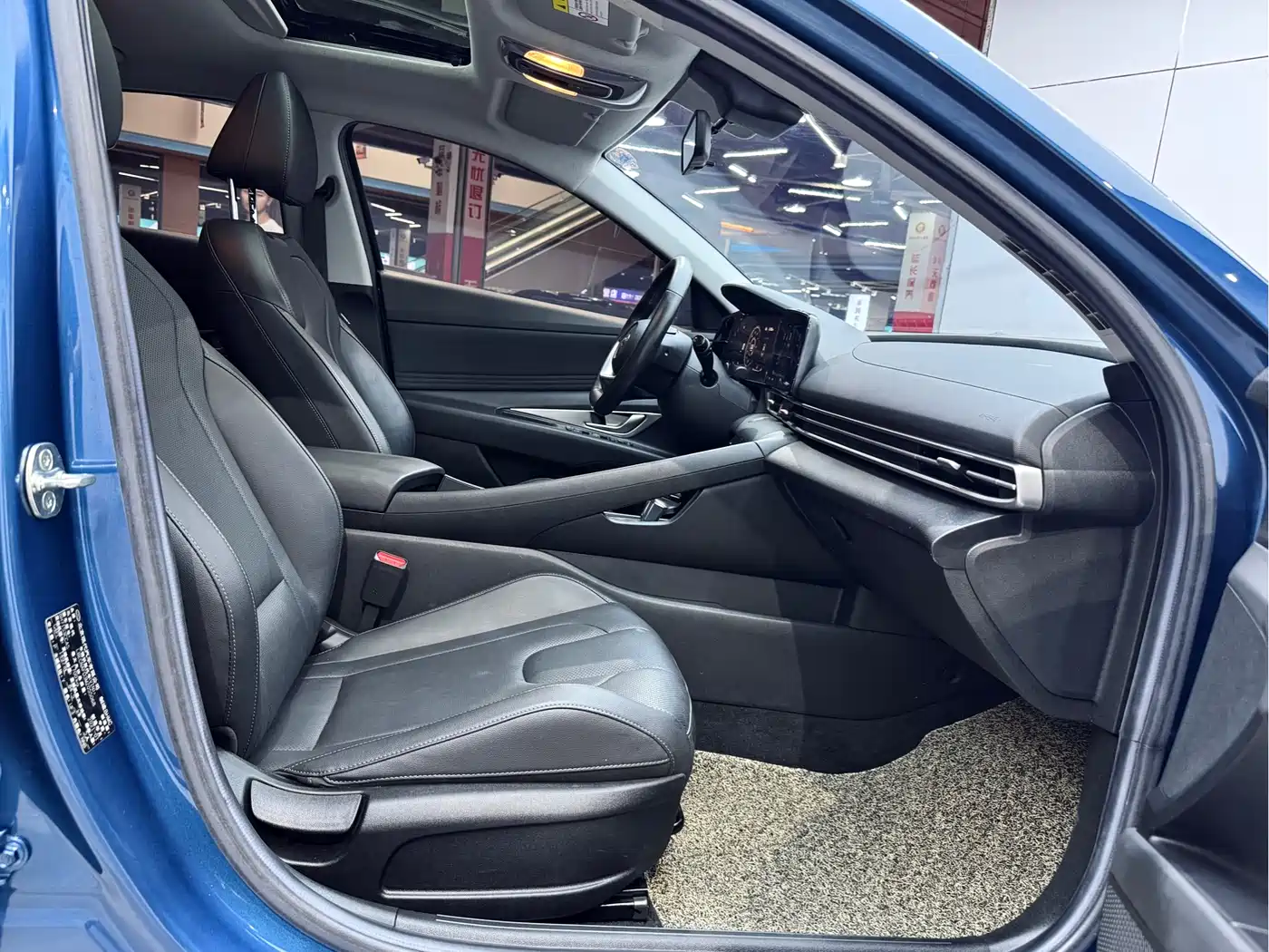 Hyundai Elantra 2021 1.5L CVT LUX Premium Edition фото 16