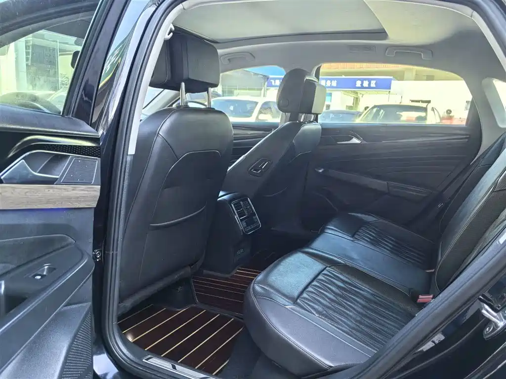 Volkswagen Passat 2019 330TSI Luxury Edition China VI фото 10