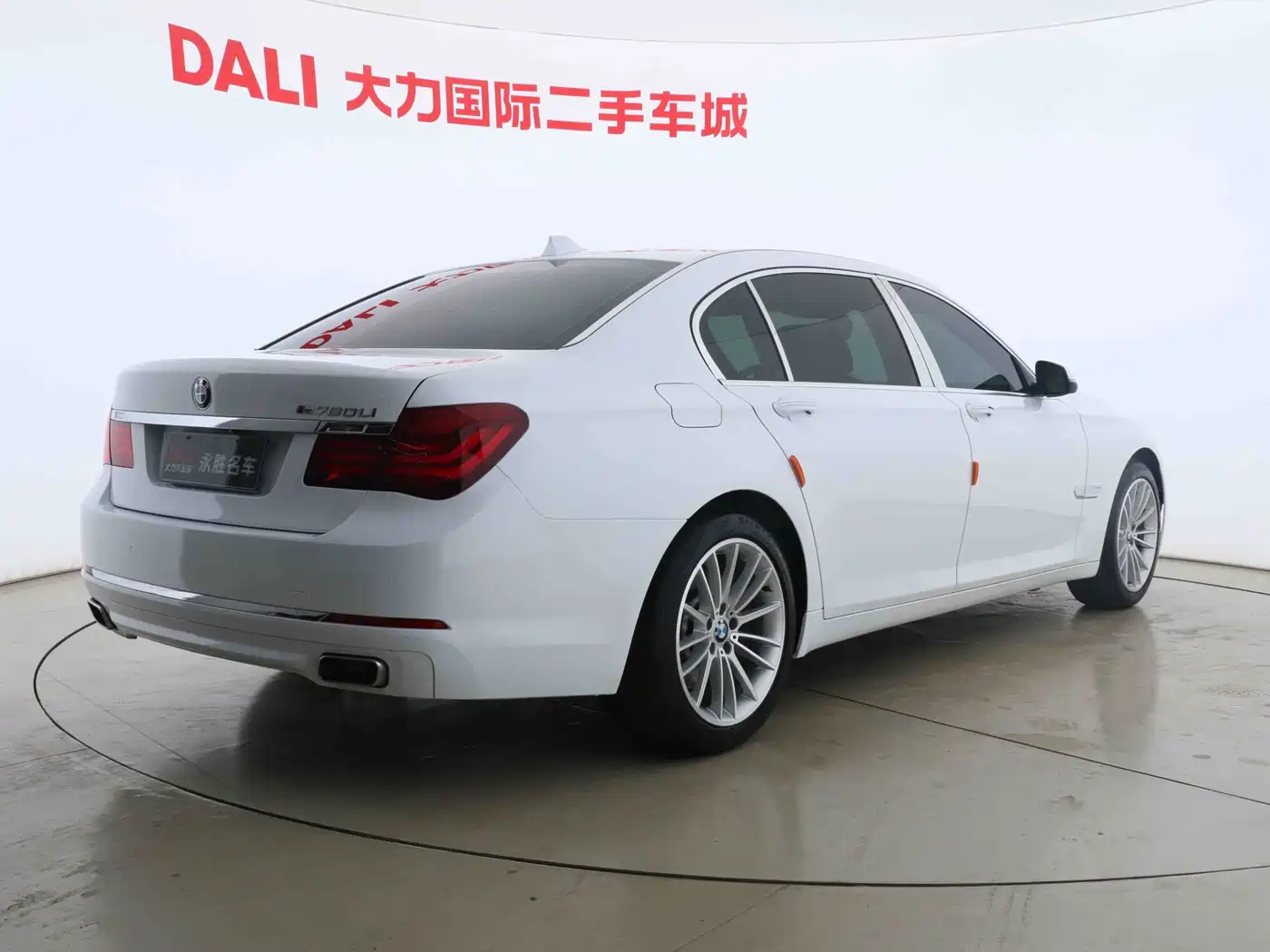 BMW 7 Series 2013 Model 740Li Leading фото 13