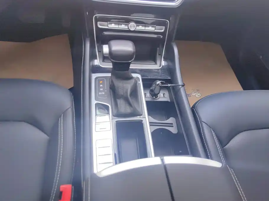 ROEWE RX8
