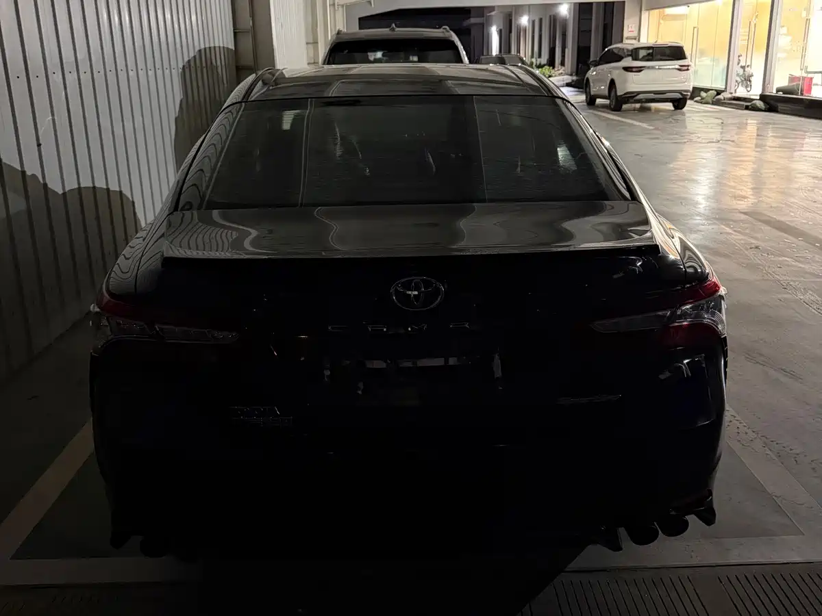 Фото 2 - Toyota Camry