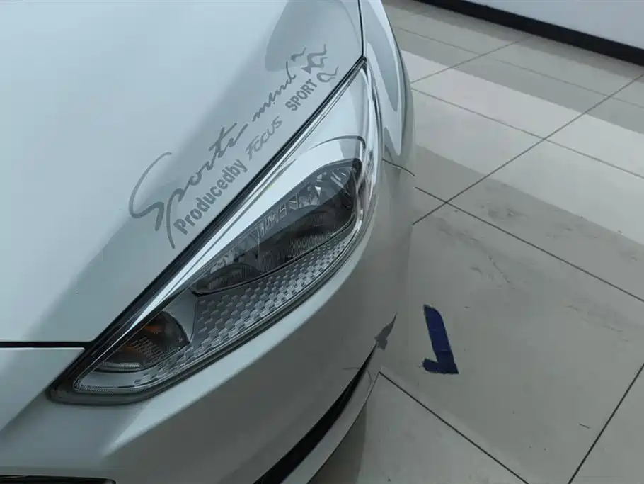 FORD FOX