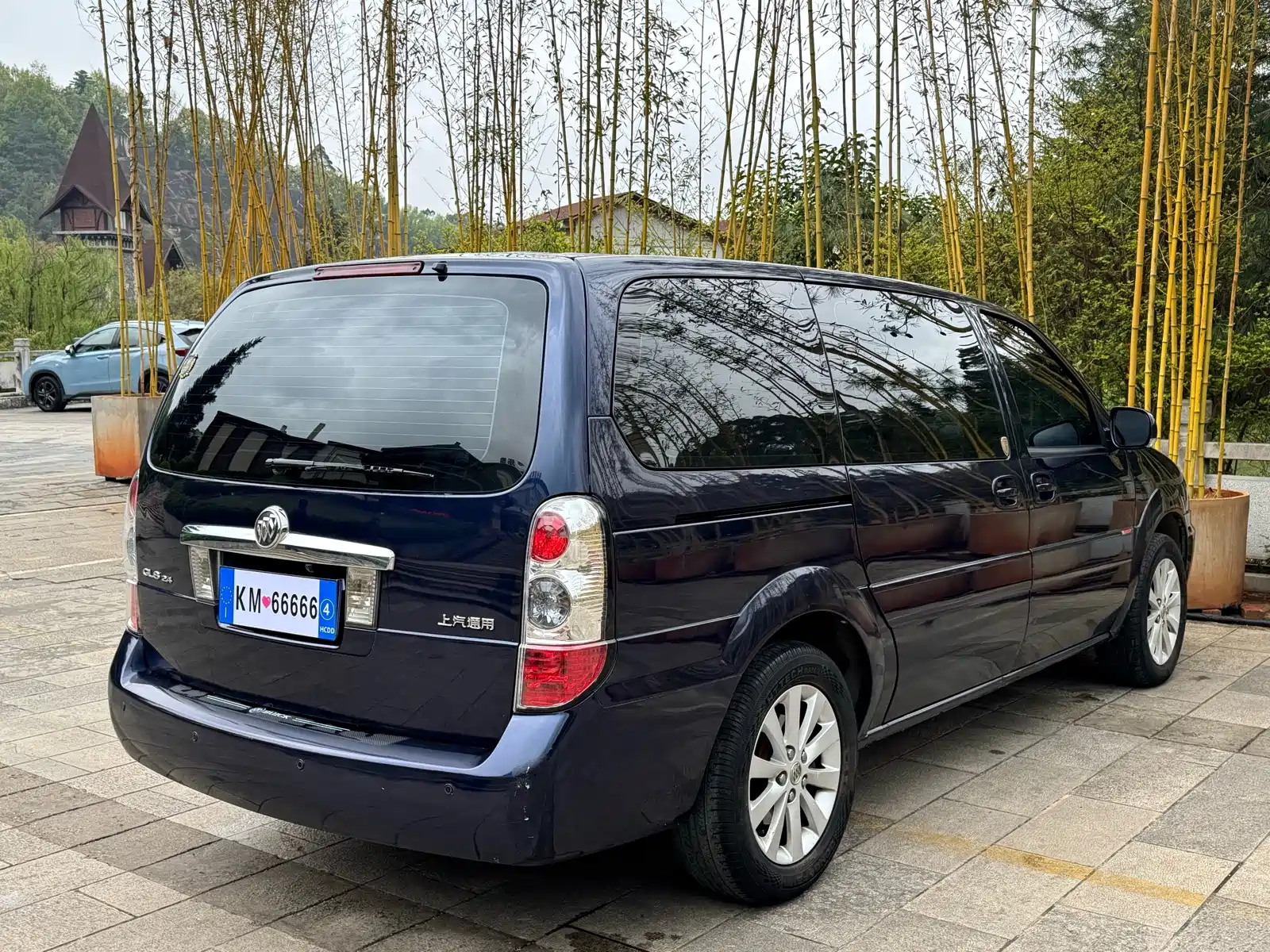 Photo 4 - Buick GL8