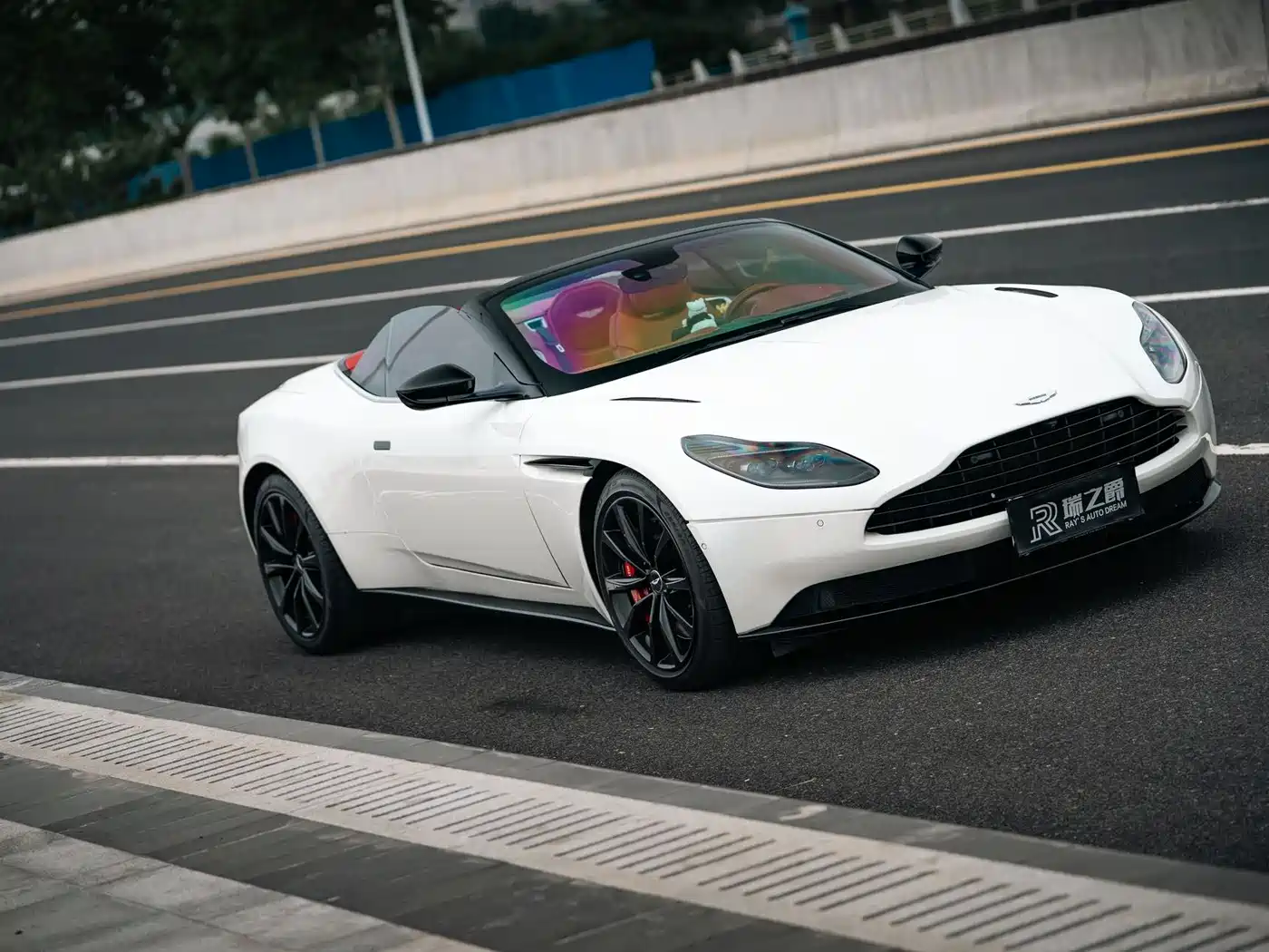 Aston Martin DB11 2019 4.0T V8 Volante фото 3