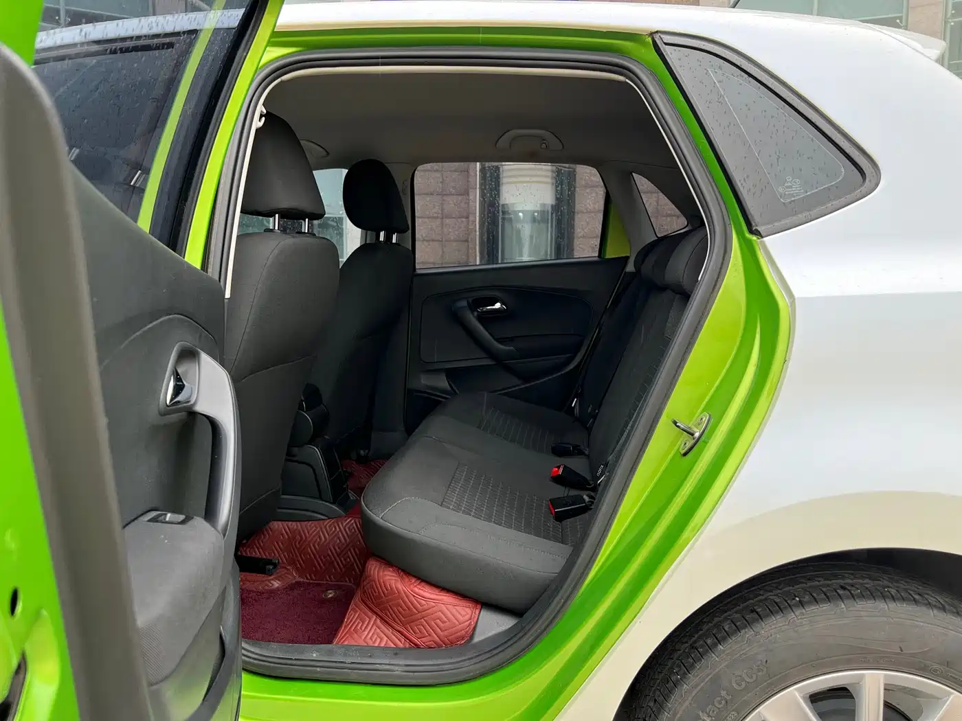 Volkswagen Polo 2014 1.6L Automatic Comfort Edition фото 17