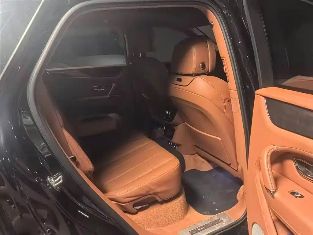 Bentley Bentayga Hybrid 2019 3.0T PHEV фото 5
