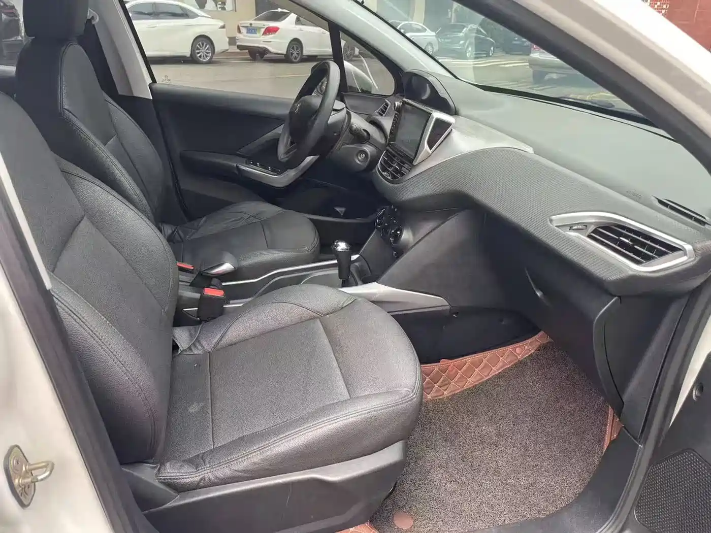 Peugeot 2008 2014 1.6L Automatic Trend Edition фото 8