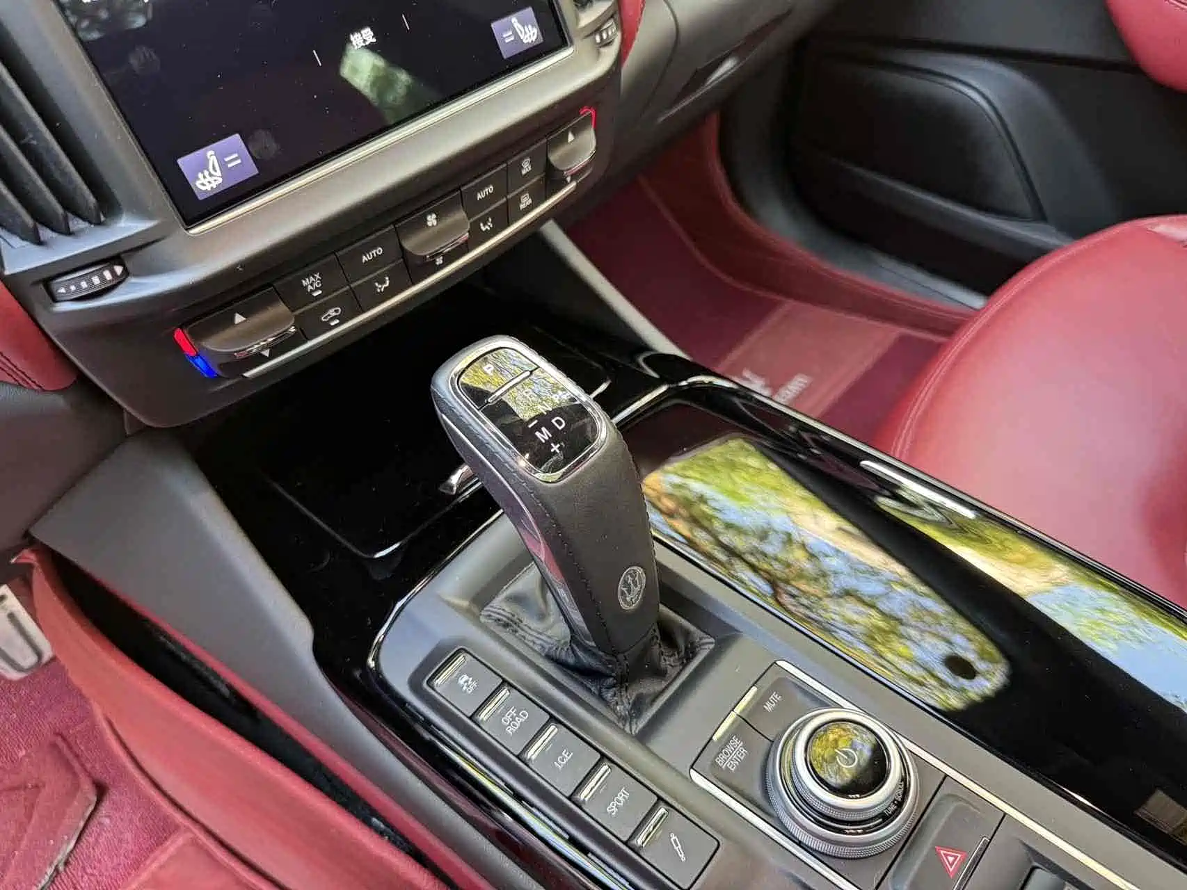 Photo 8 - Maserati Levante