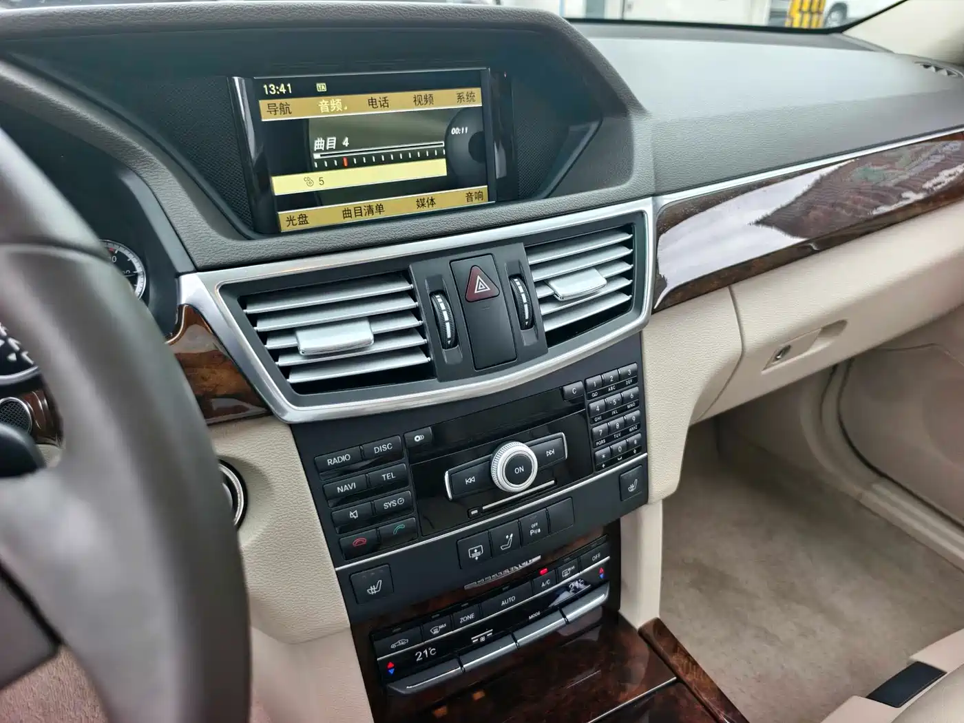 Mercedes-Benz E-Class 2011 E 300 L Elegance фото 6