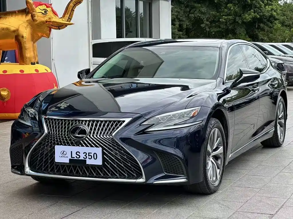 Фото 1 - Lexus LS
