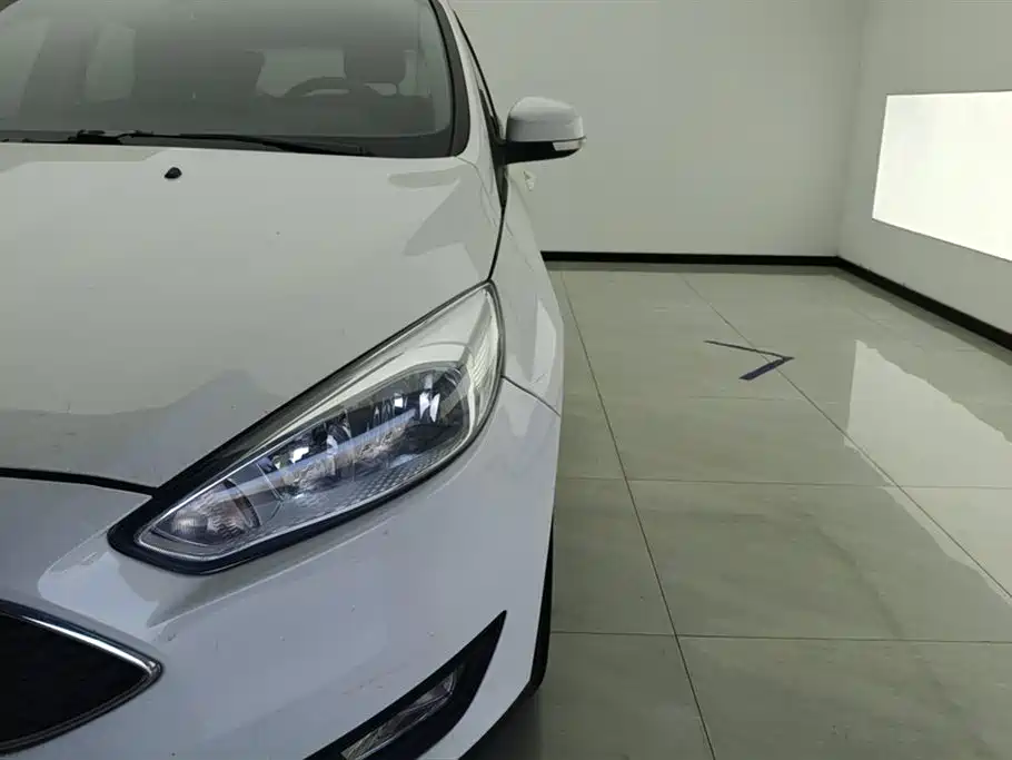 FORD FOX