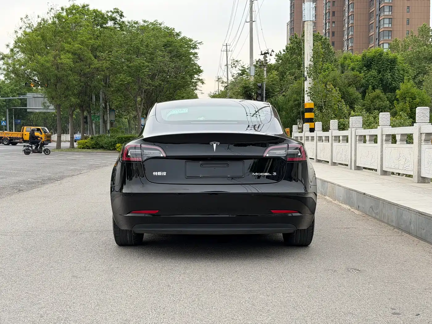 TESLA MODEL 3